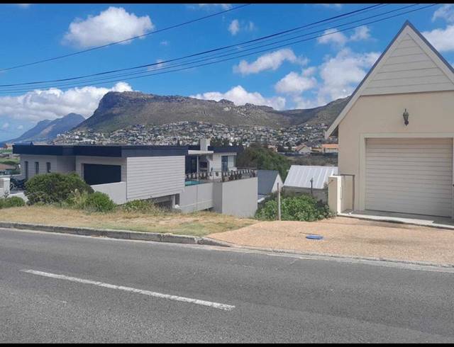 LAND FOR SALE IN CLOVELLY